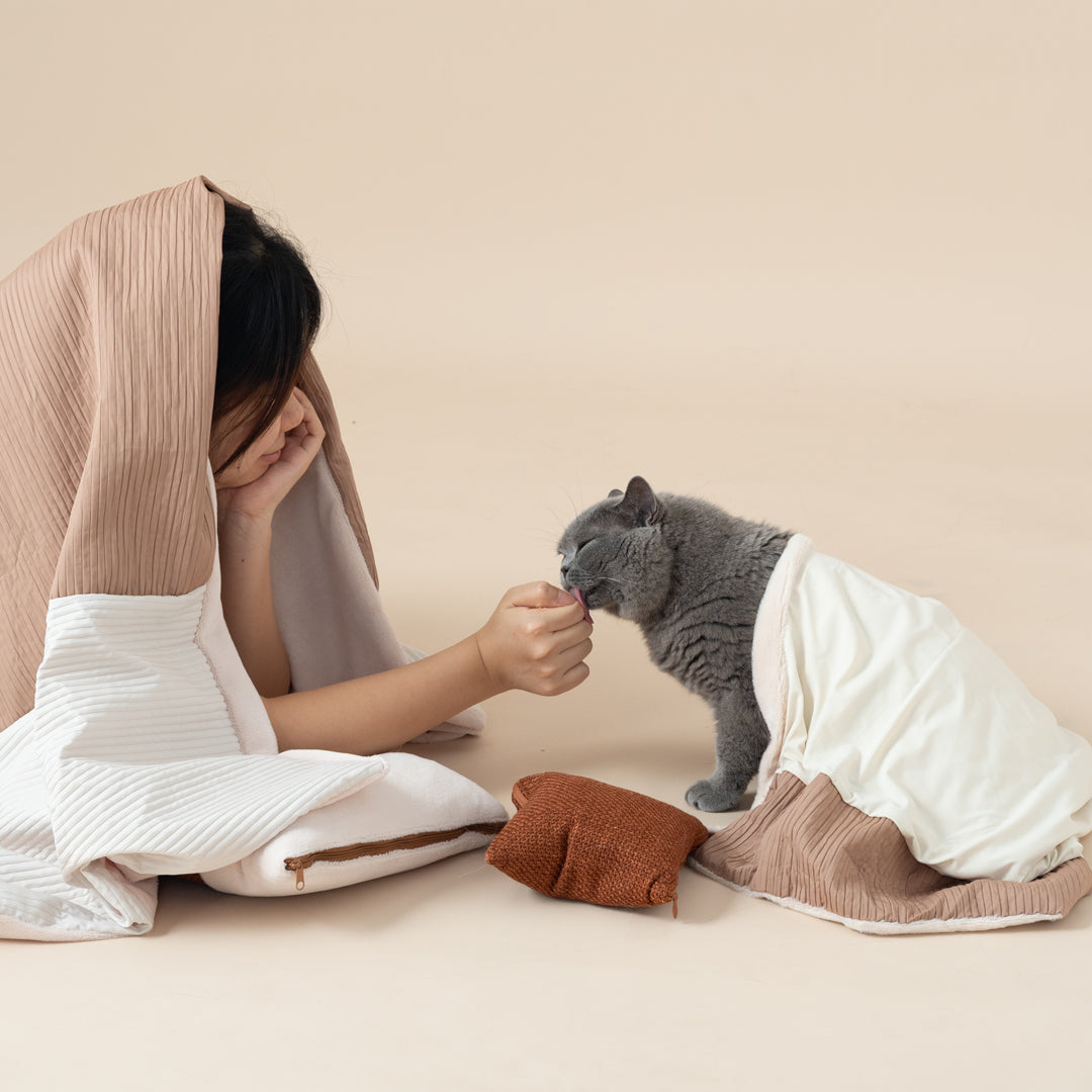Quin 親子多功能被枕-貓用品-毛孩物語Pets Thing｜香港寵物貓狗用品專門店：IATA寵物飛機籠、寵物手推車、貓爬架貓樹